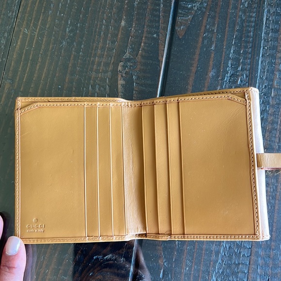 GUCCI — barely used - Picture 5 of 11